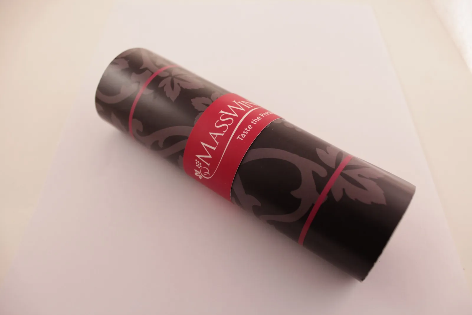 MassWine: black wine gift tube with a vine pattern and a red MassWine band